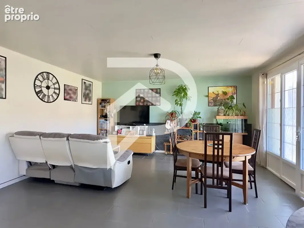 NEUVIC - Maison de ville 5 pièces 109 m2 - photo 5
