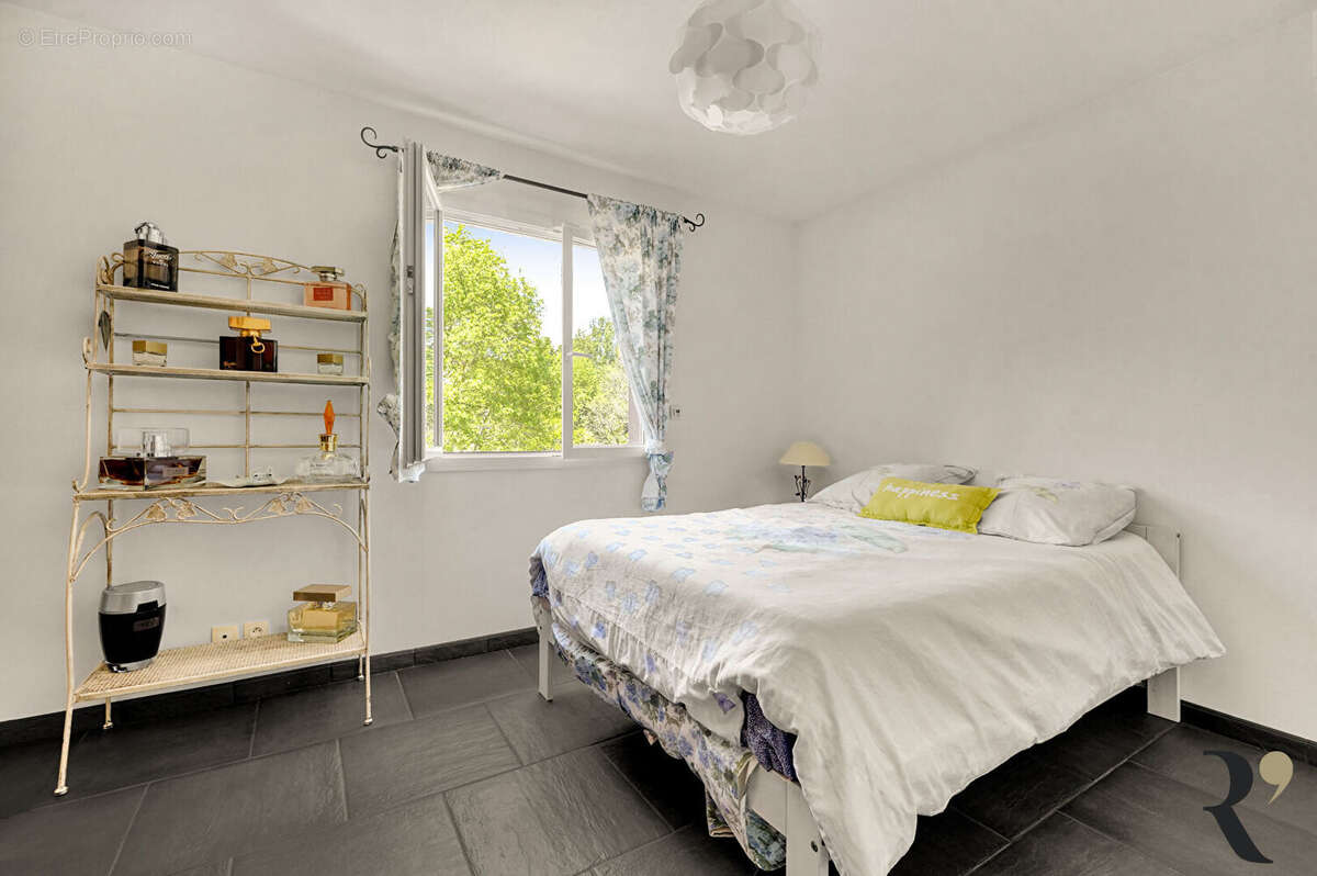Maison Drémil Lafage 7 pièces 203 m2 sur terrain de 3972 m2 - photo 8