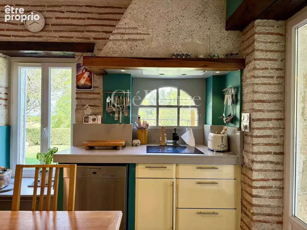Élégante propriété de caractère avec appartement indépendant, piscine et vues dégagées - photo 7