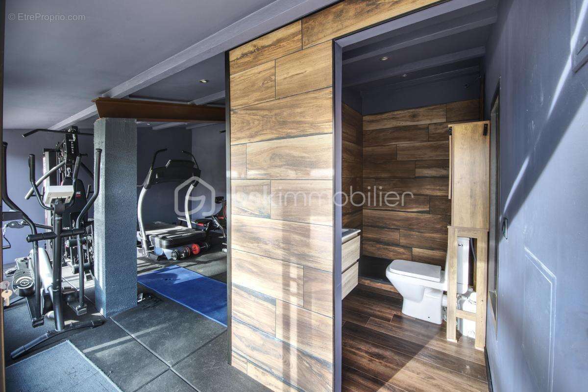 Maison à UCHAUX