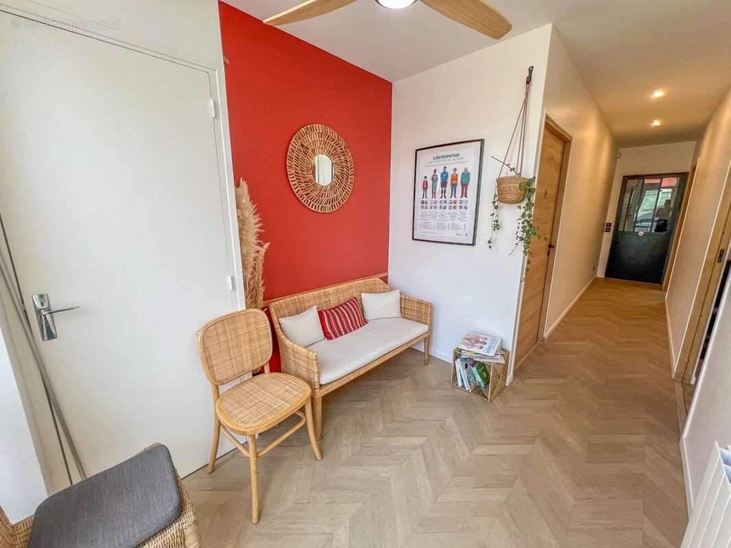 Commerce à LE MESNIL-SAINT-DENIS