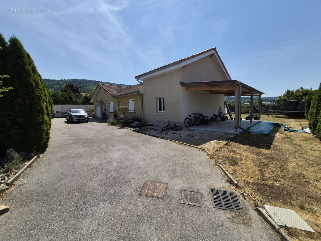 Maison individuelle de 172 m2 de 2008 édifiée sur un terrain de 880 m2 - photo 2