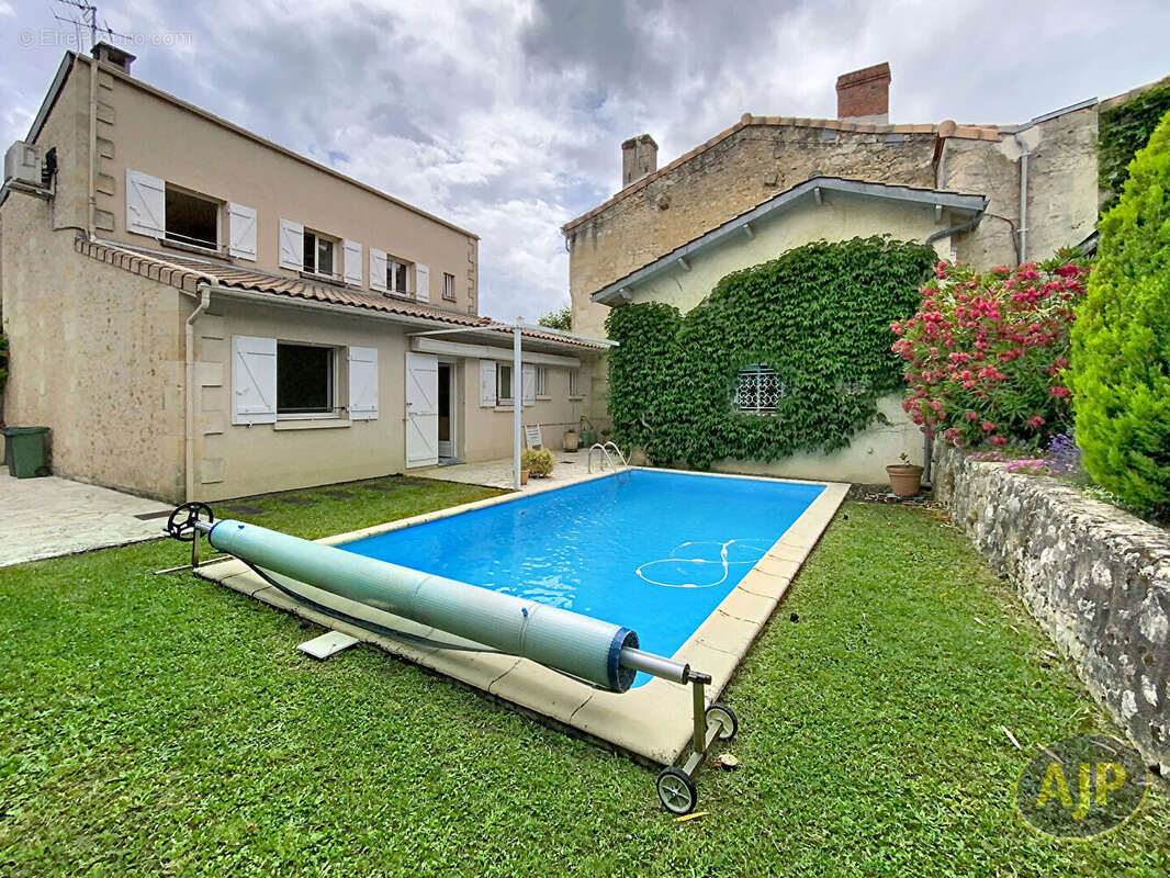 Maison à BLANQUEFORT