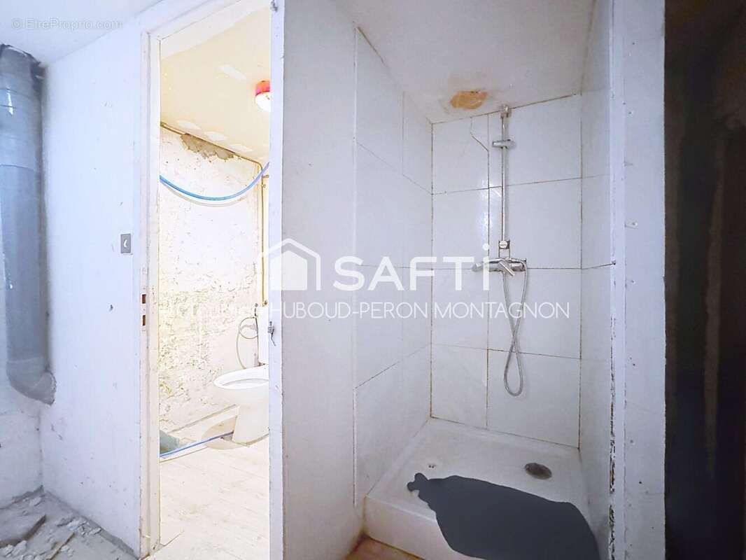 Commerce 59 m² à Voiron  - photo 4