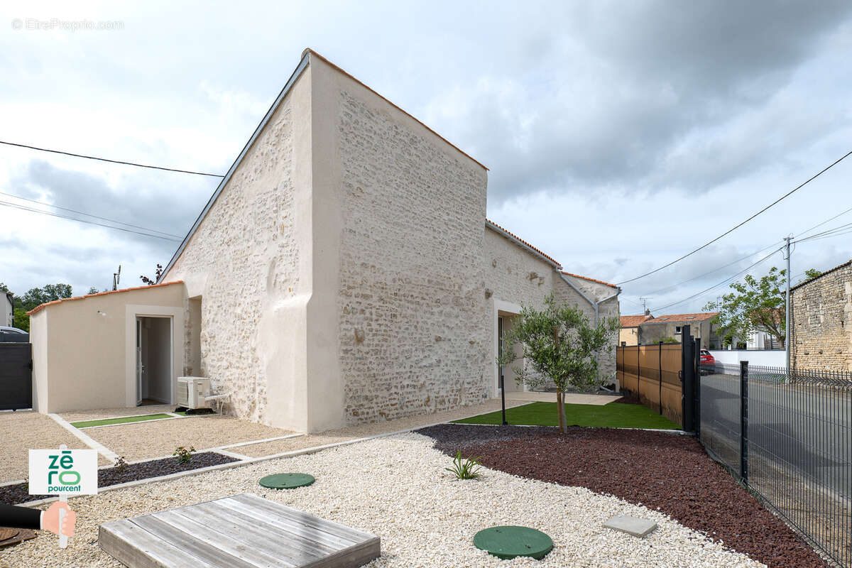 Maison à LES MAGNILS-REIGNIERS