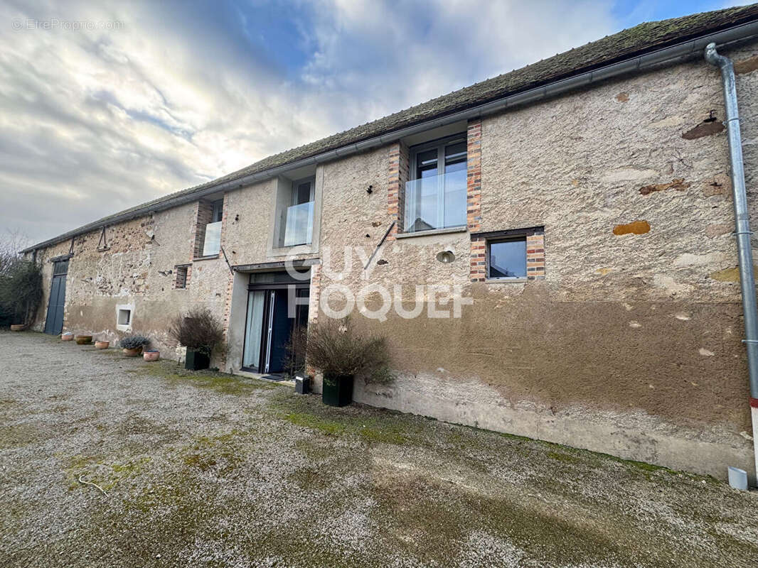 Maison à VILLETHIERRY