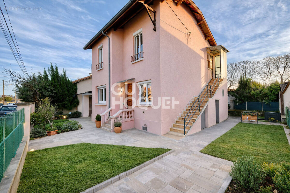 Maison à VAULX-EN-VELIN