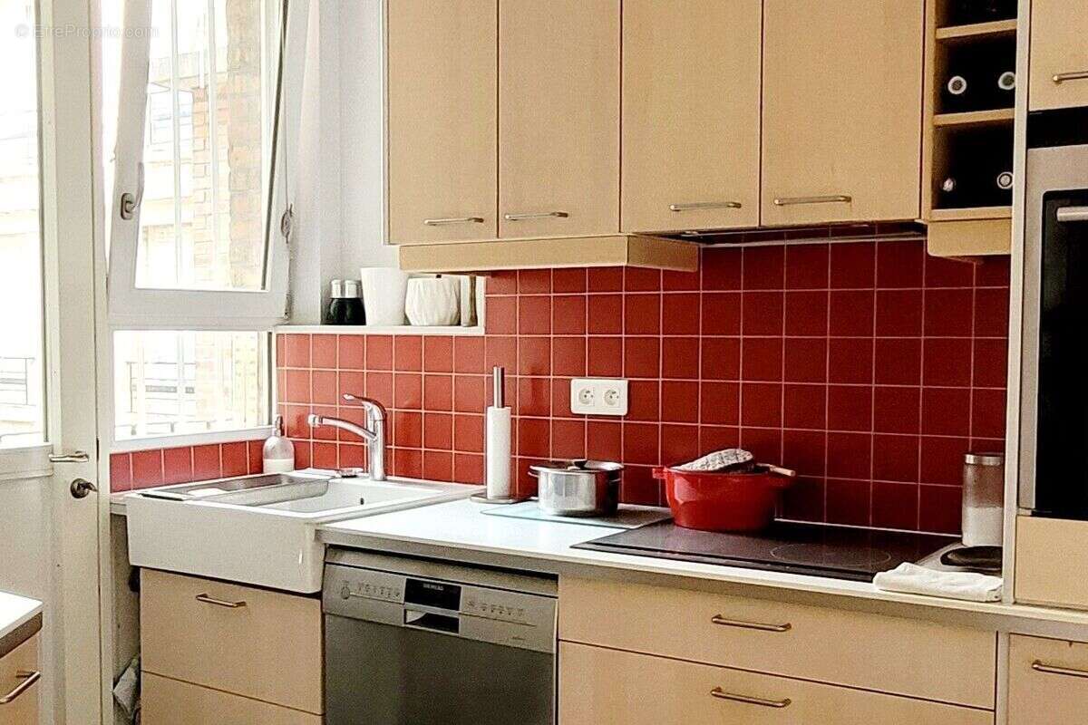 Appartement à PARIS-16E