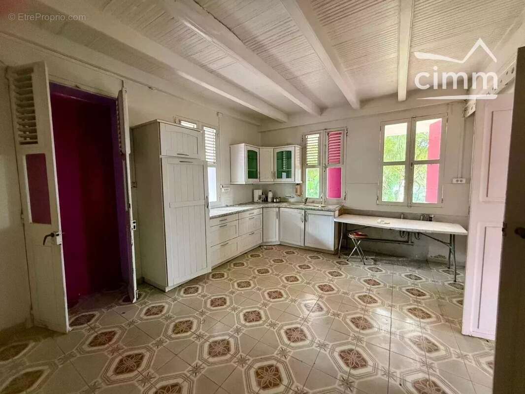 A vendre propriete deux batiments 8 pieces 304,26m² terrain 6595m² - photo 25