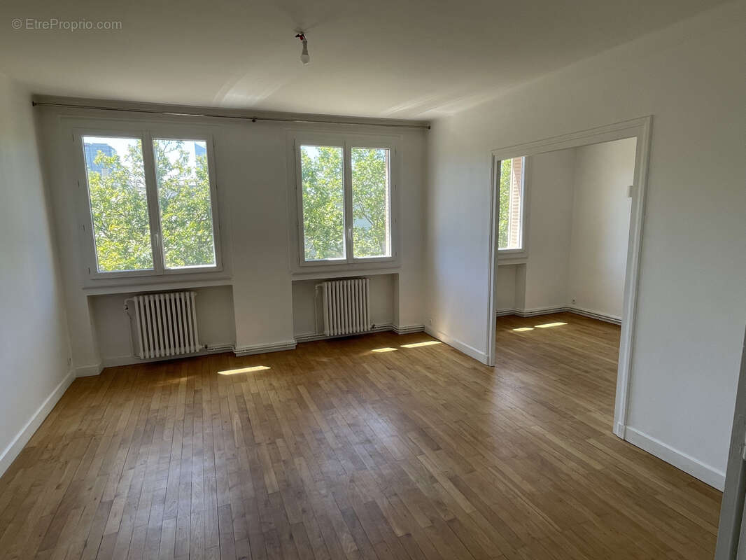 LYON 6 LAFAYETTE-PART-DIEU : T4 en étage élevé, en bon état et avec vue dégagée - photo 2