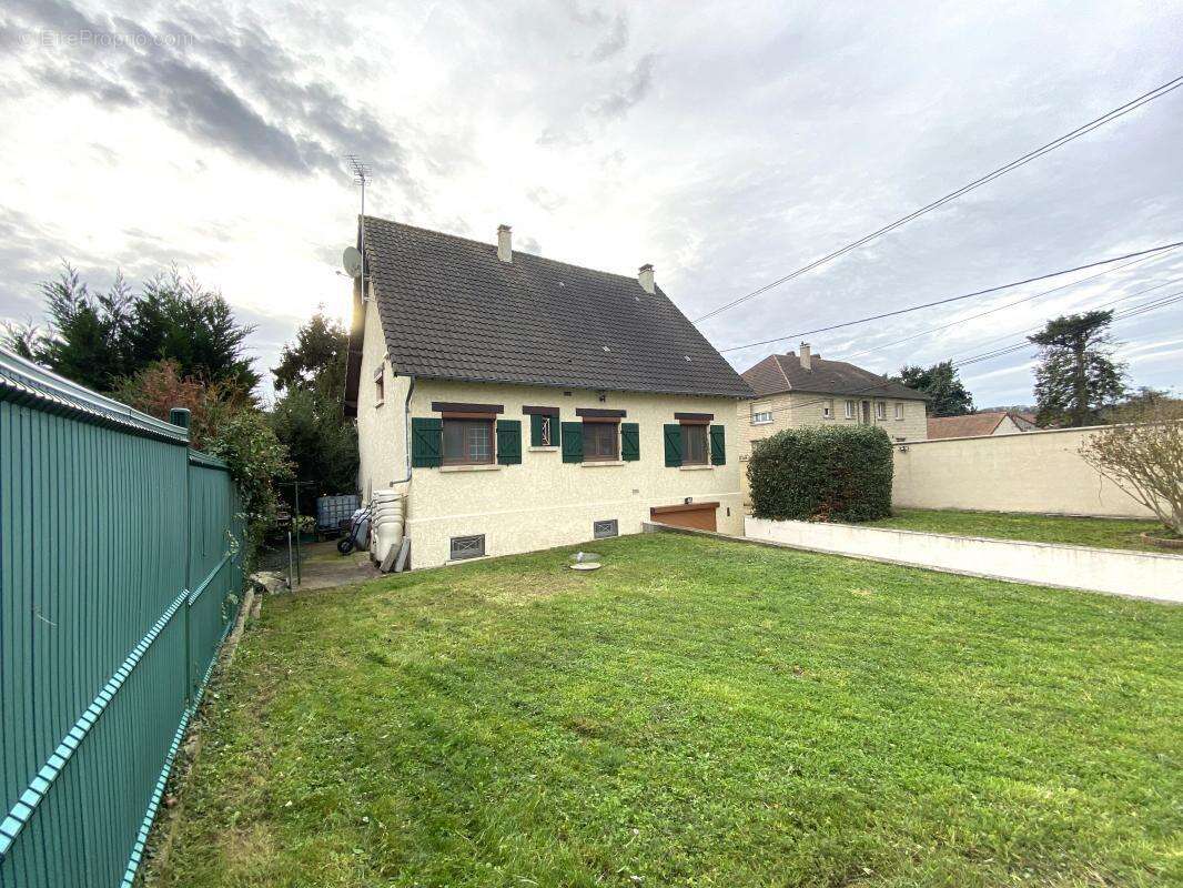 Maison à BENNECOURT