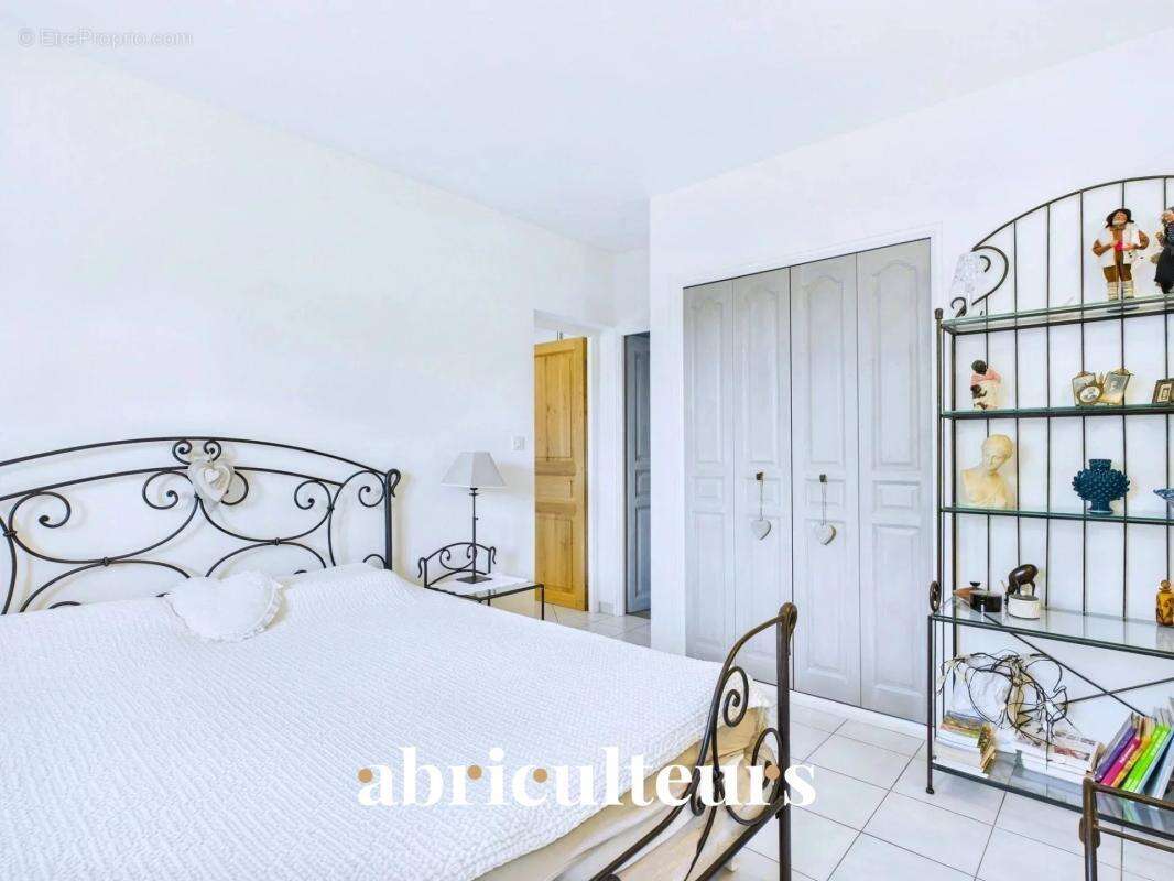 Villa d’architecte rénovée de 155 m²  en vente au pied du Luberon à Cheval-Blanc (84460) - photo 16