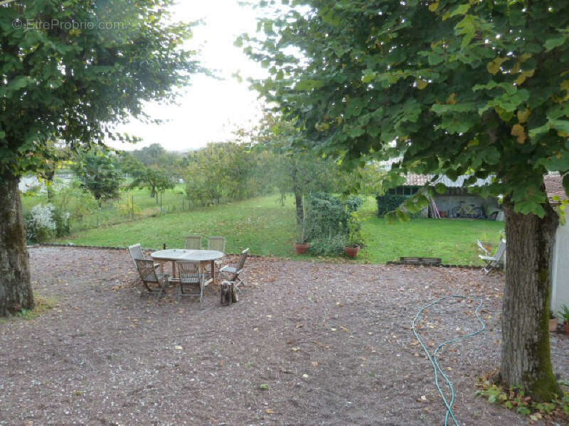Maison à SAINT-YRIEIX-SUR-CHARENTE