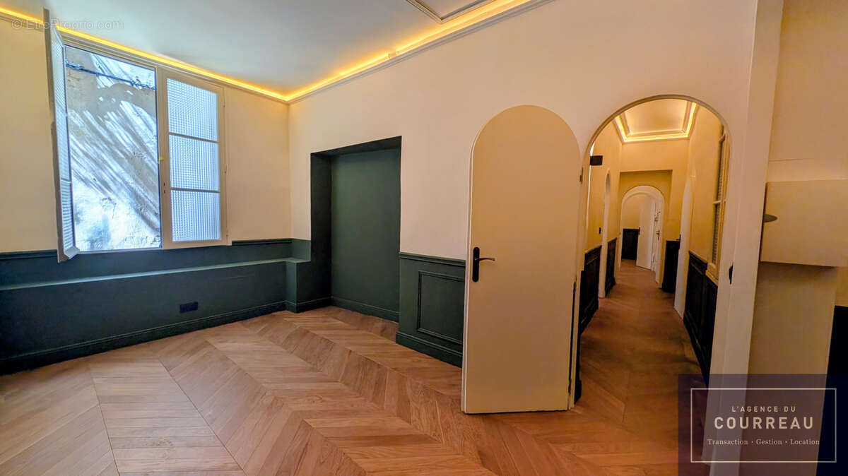 Place Jean Jaurès   Superbes bureaux de prestige avec ascenseur - photo 2