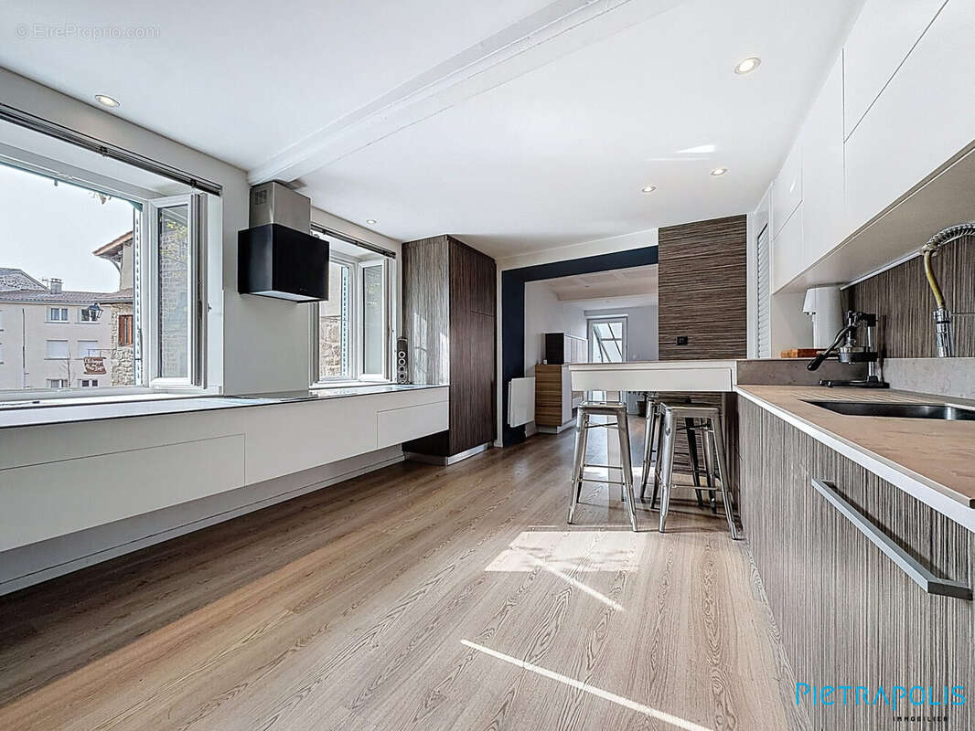 Maison 185 m² à Chambost-Longessaigne  - photo 5