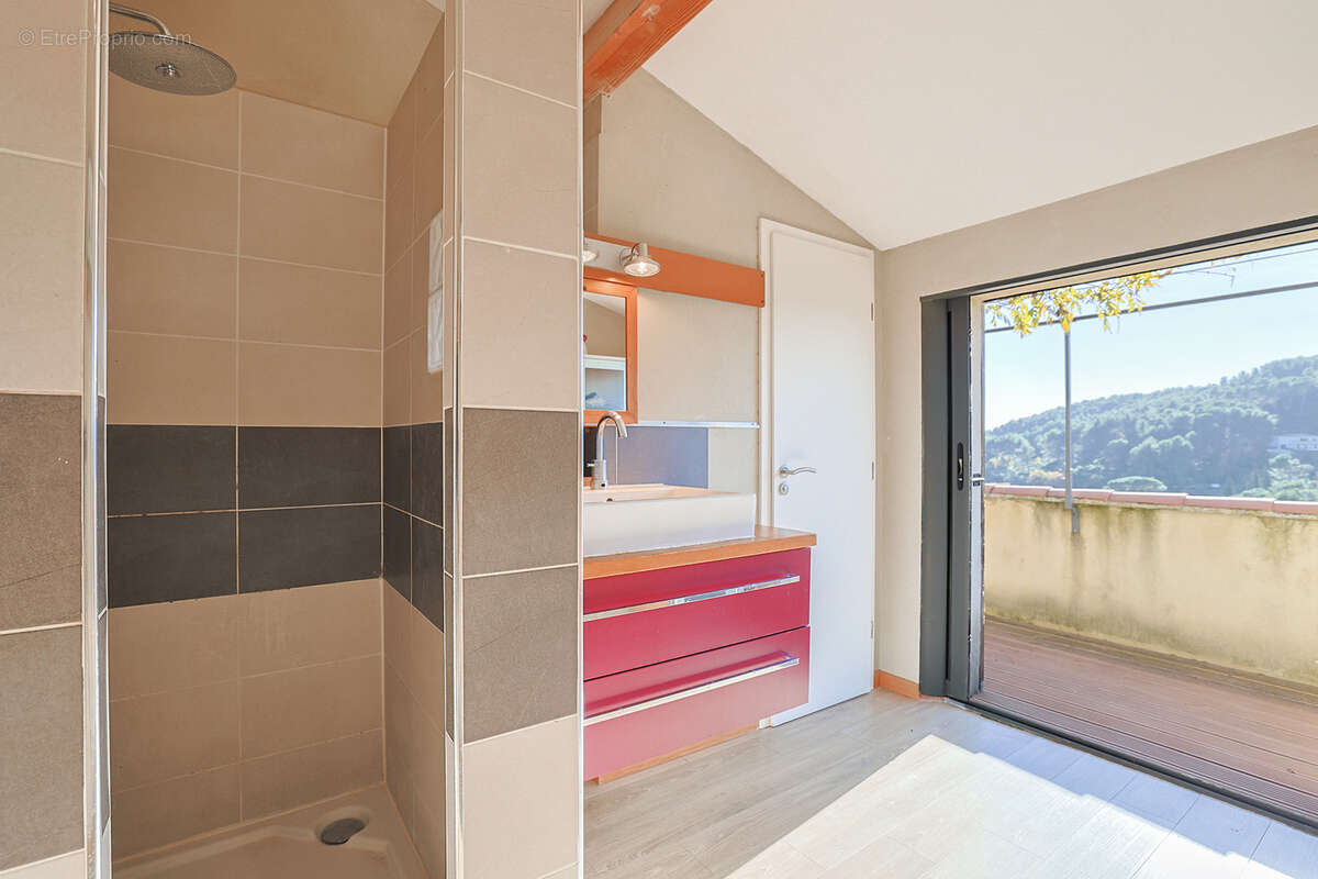 Maison à SOLLIES-PONT