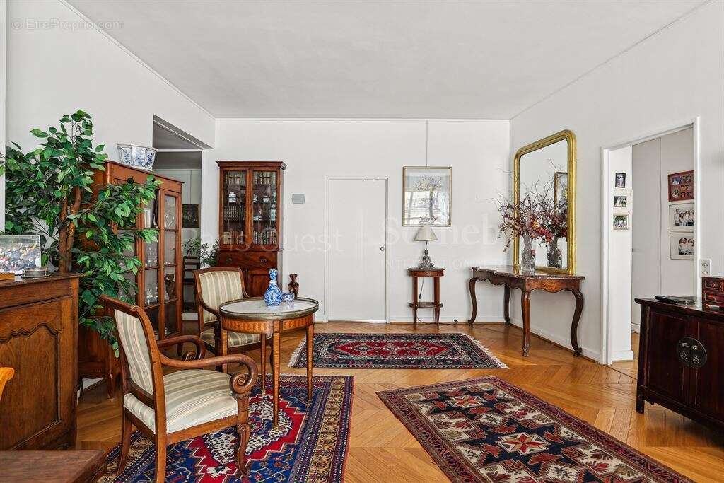 Appartement à PARIS-16E