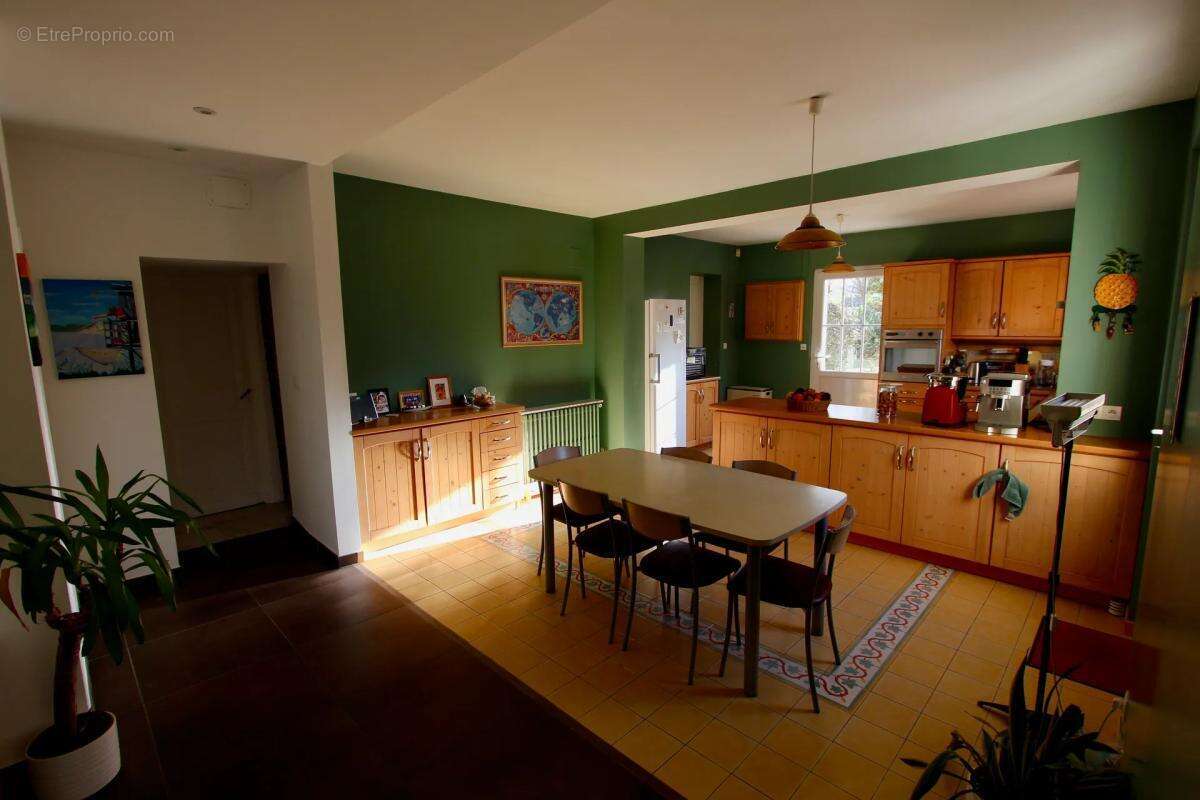 Maison à AMBARES-ET-LAGRAVE