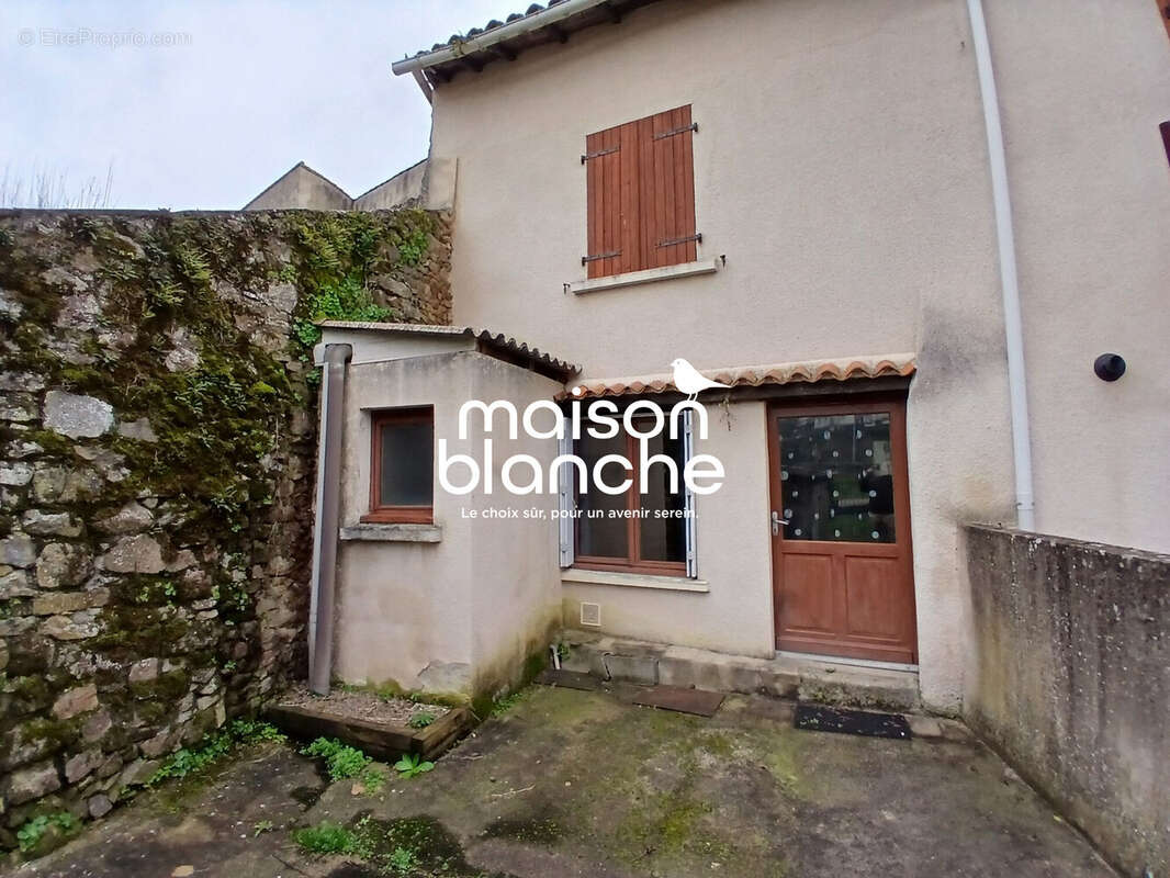 Maison à PARTHENAY