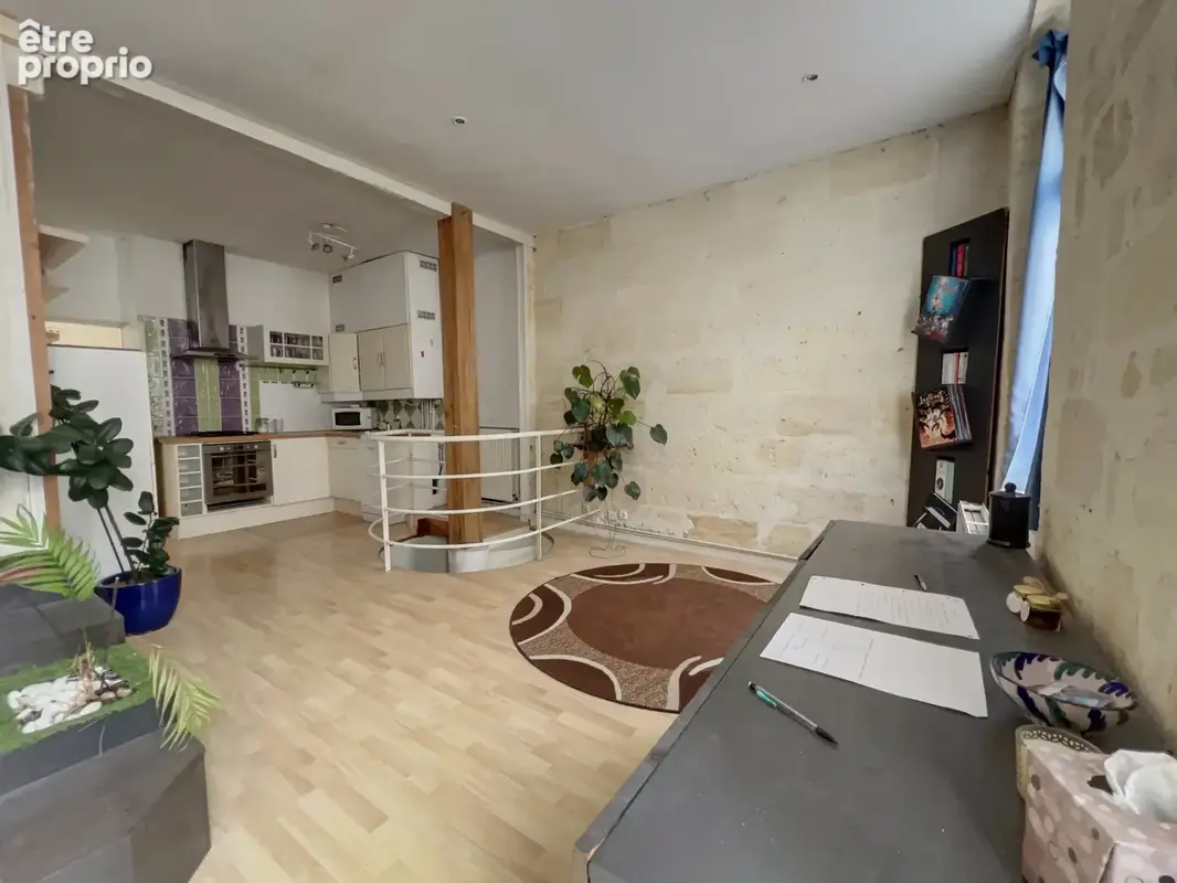 Bordeaux - Rue Naujac - Appartement atypique 71 m2 habitables. - photo 2