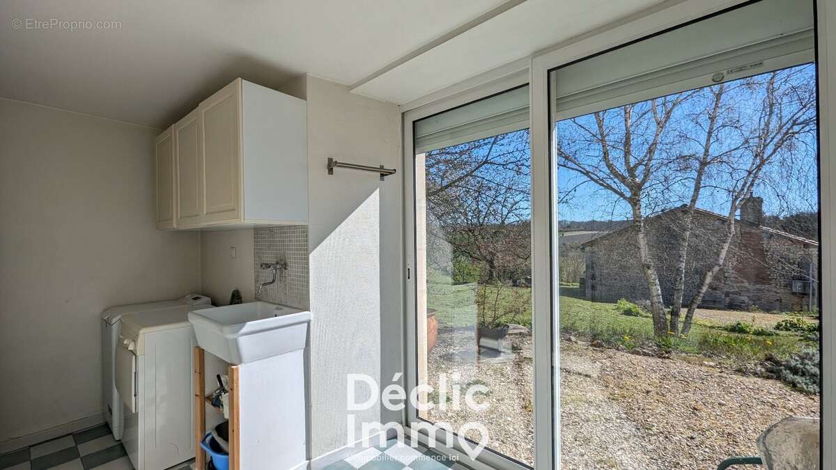 Maison à VILLEBOIS-LAVALETTE