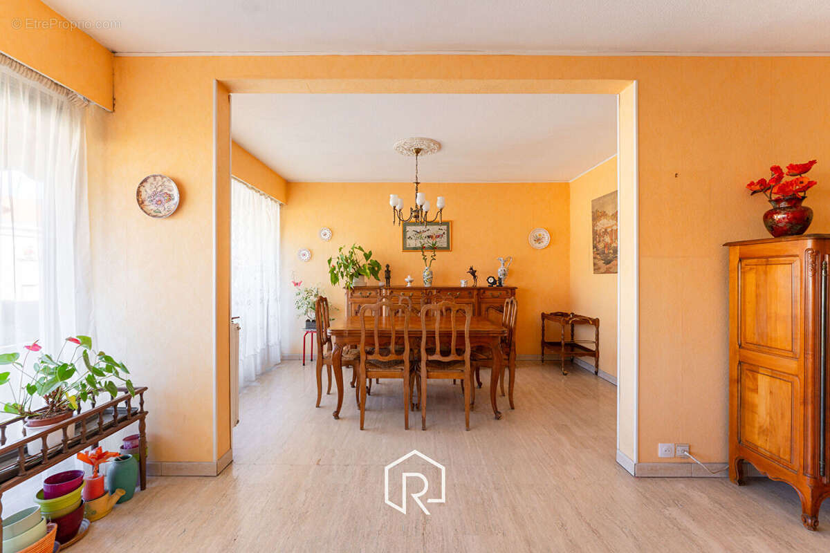 Appartement à MARSEILLE-4E