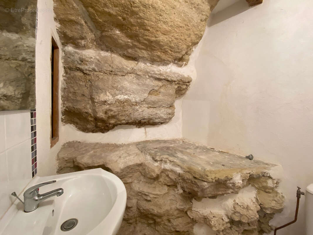 Maison à LA ROQUE-SUR-PERNES