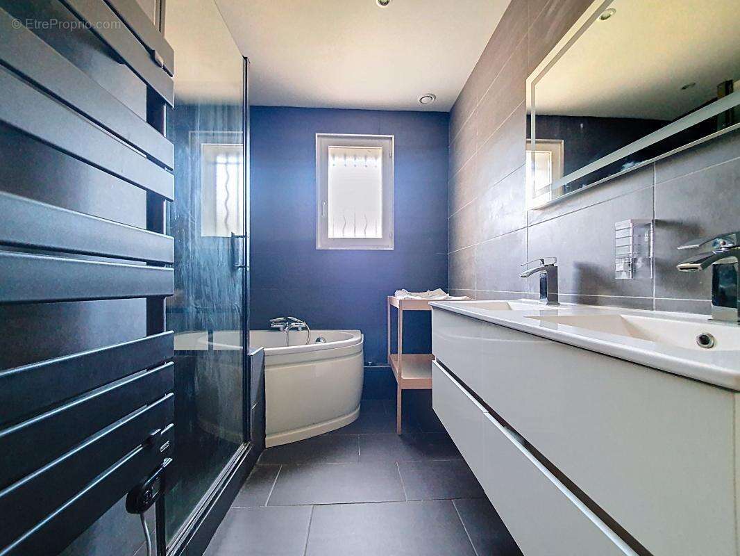 Maison à PONT-EVEQUE