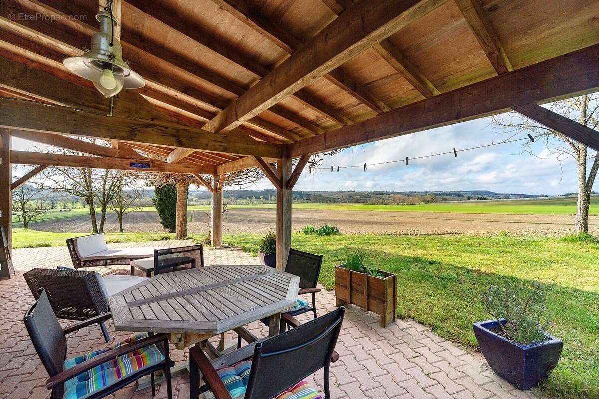 Jolie propriété de caractère à proximité de Lauzerte - Maison familiale ou double habitation sur 2 912 m² - photo 7