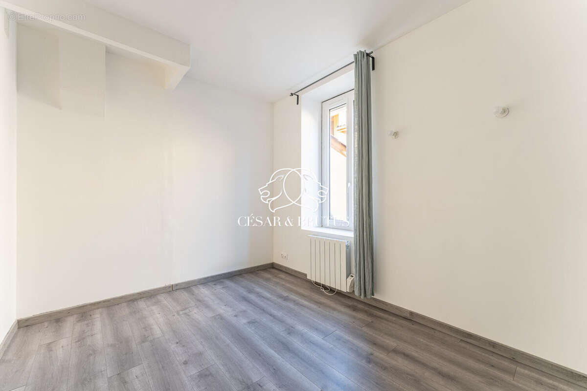 Appartement à NEUVILLE-SUR-SAONE