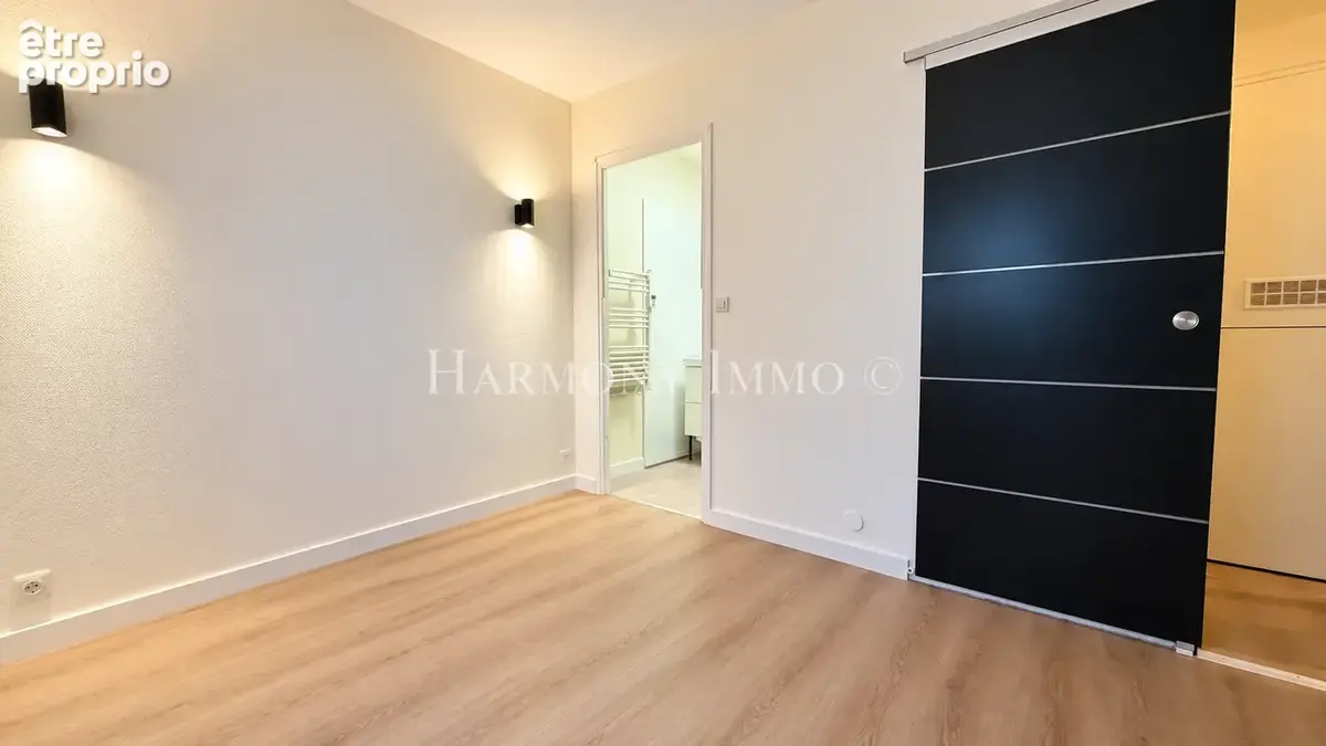 Appartement T2 de 55.43m2 en bon état, proche commerces. - photo 7