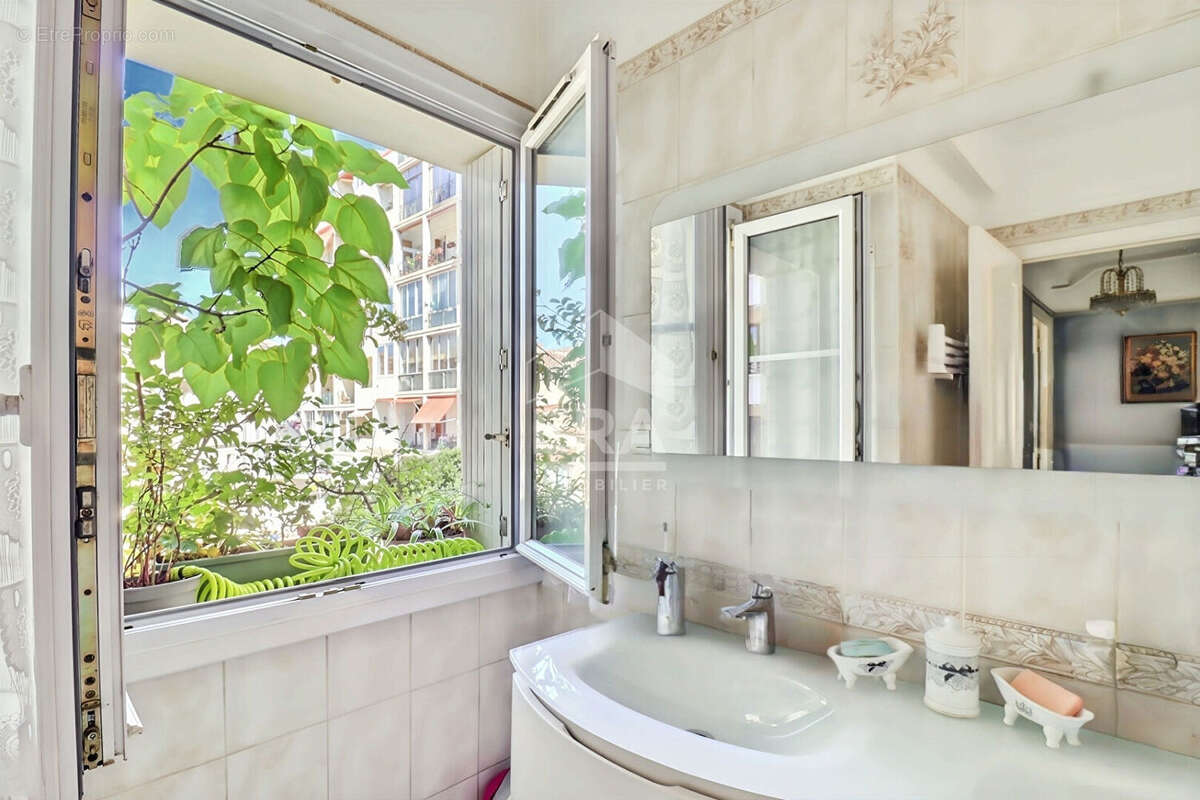 Appartement à MARSEILLE-5E