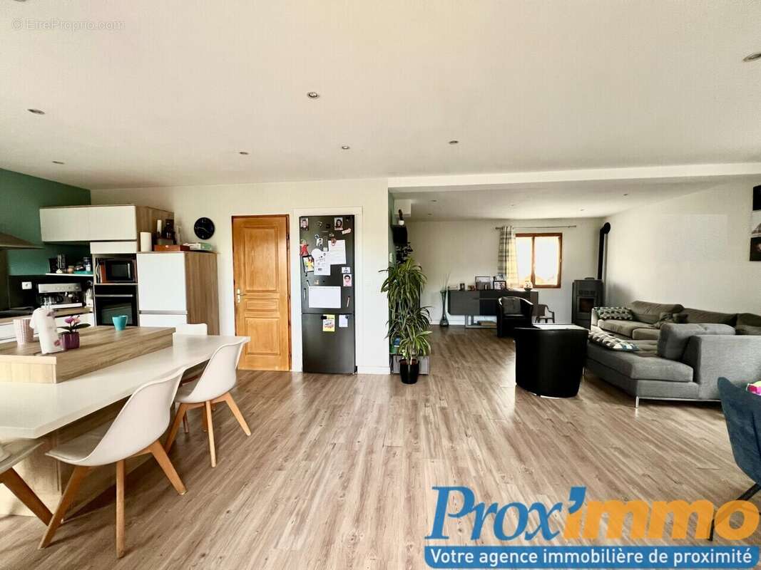 Maison à SAINT-GEOIRE-EN-VALDAINE