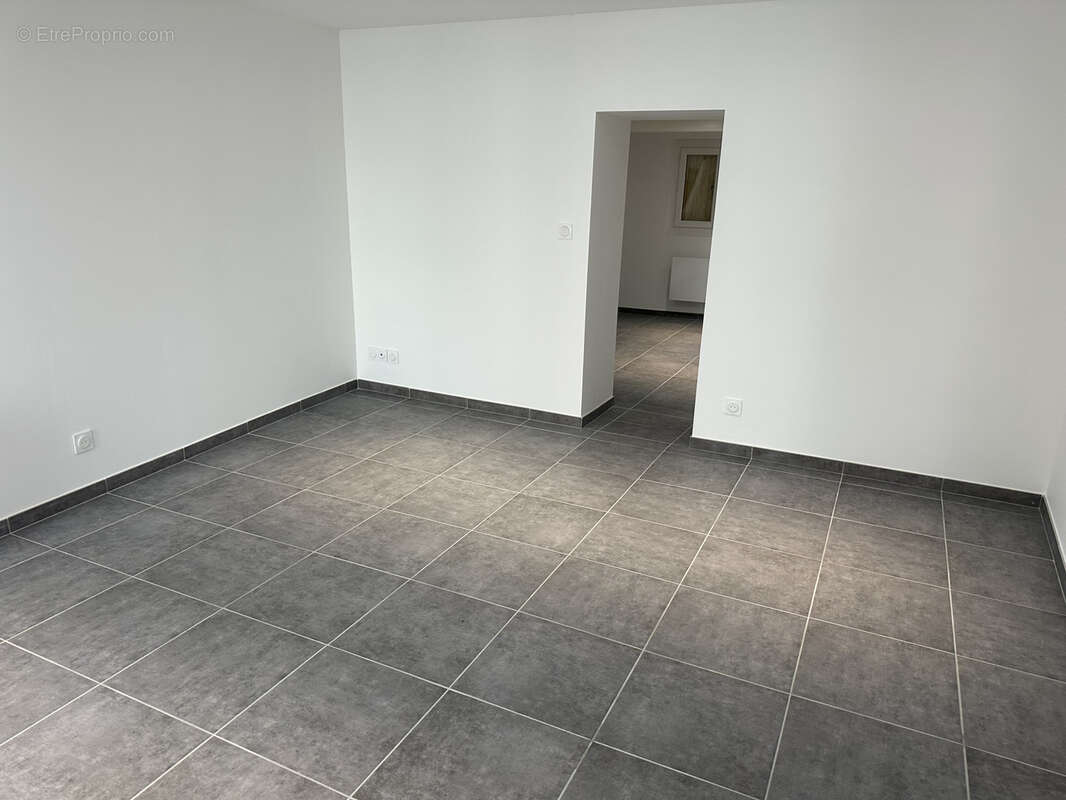 Maison à LA ROCHE-CHALAIS