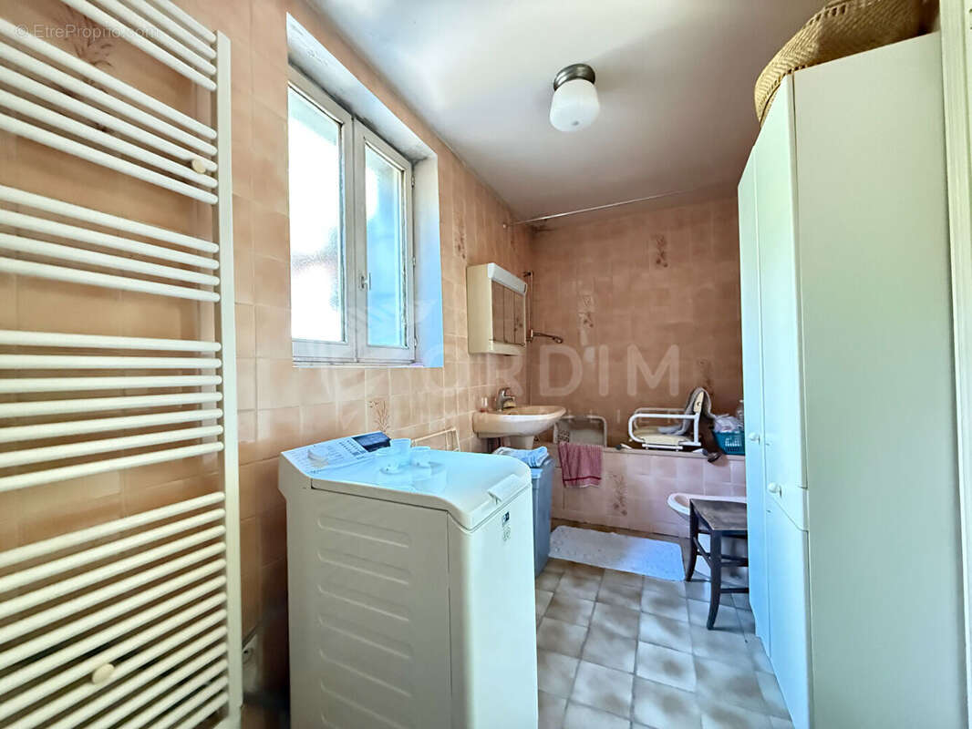 Ensemble immobilier composé de deux maisons d'habitation : Maison Bonny Sur Loire 5 pièce(s) 92 m² - photo 6