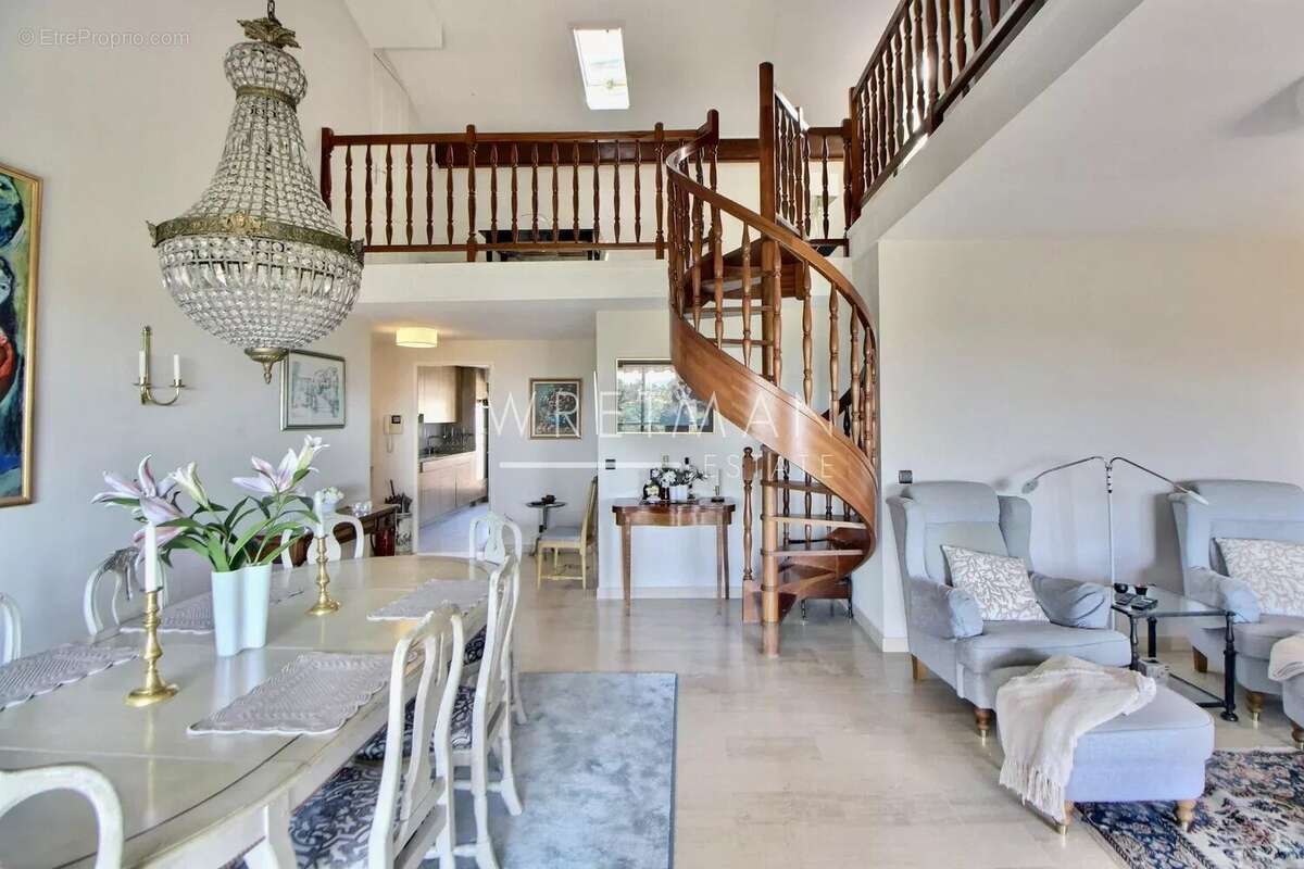 Appartement à MOUGINS