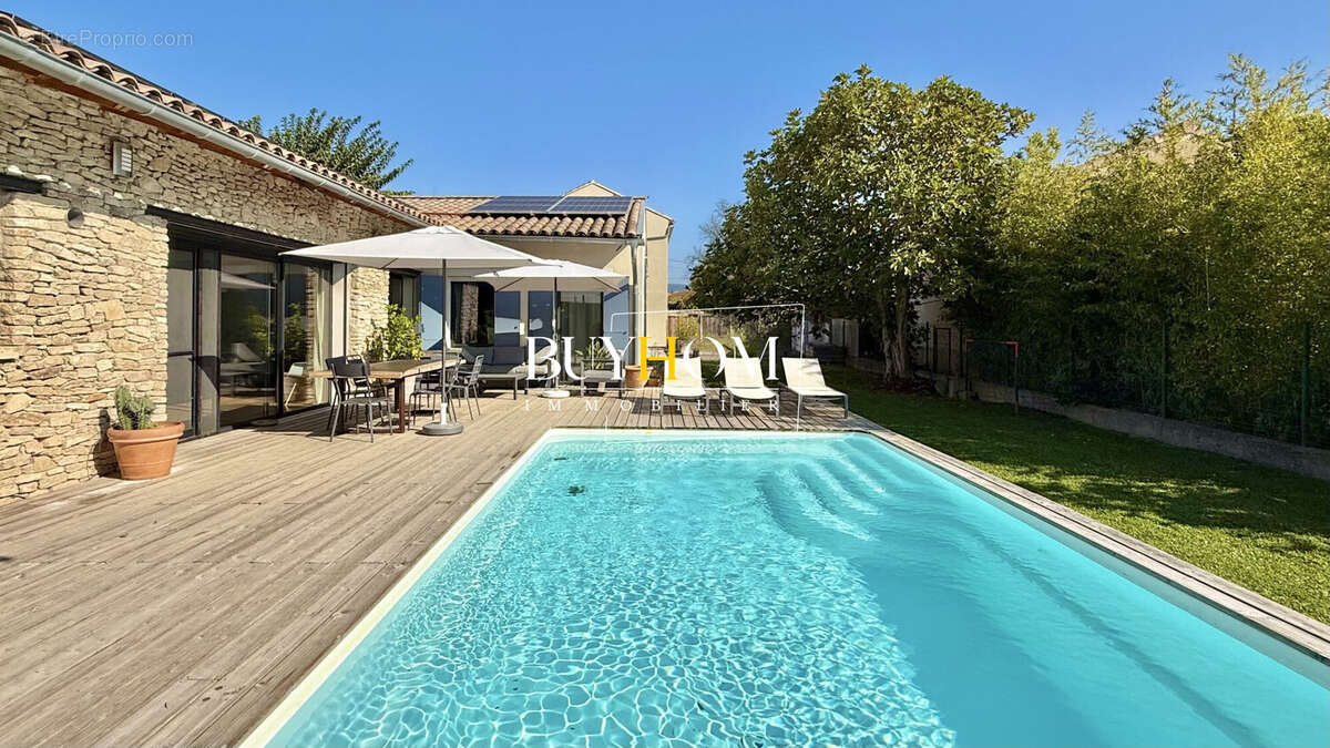 Maison à L'ISLE-SUR-LA-SORGUE