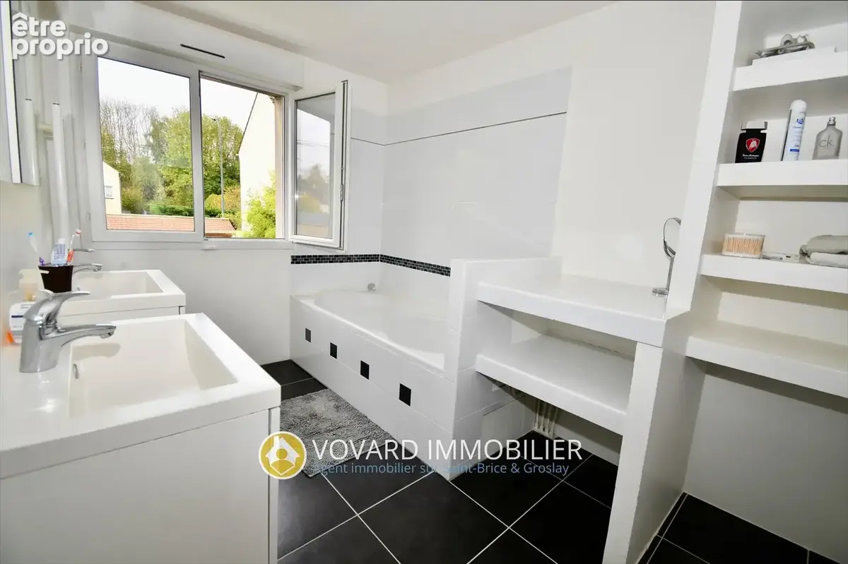 Maison Spacieuse de 148 m2 au Cœur du Vieux Saint Brice - photo 8