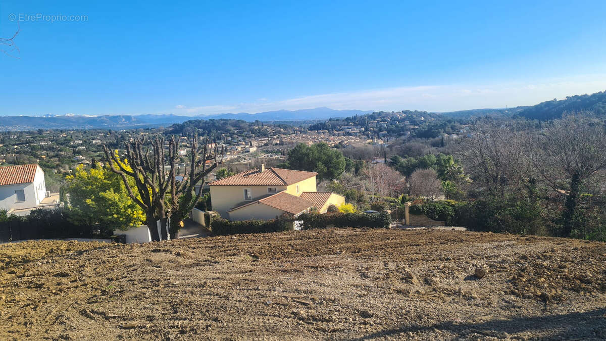 Terrain à VALBONNE