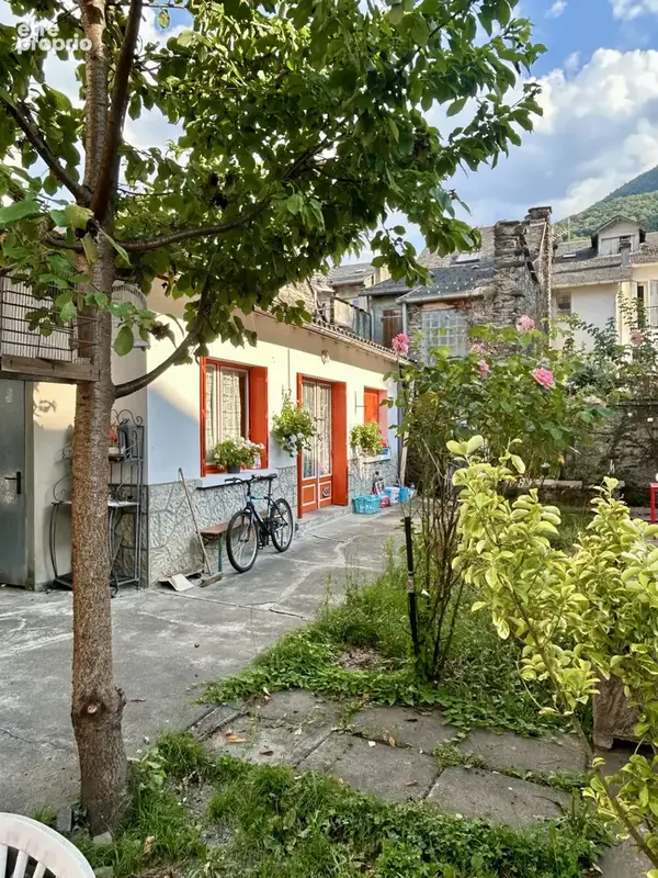 HYPER CENTRE BAGNERES DE LUCHON - Maison de ville et ses quatre appartements - photo 3