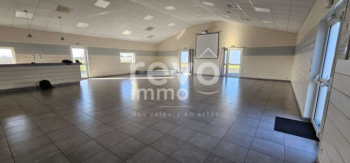 Commerce à MOUZILLON