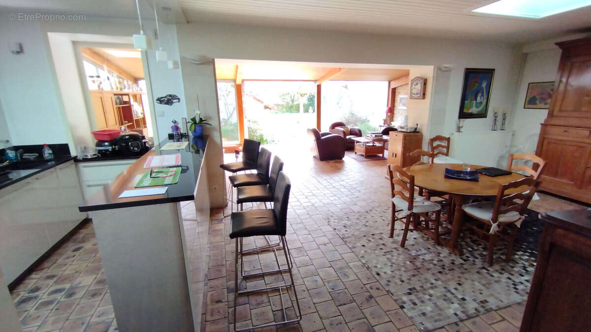 Maison à YZEURES-SUR-CREUSE