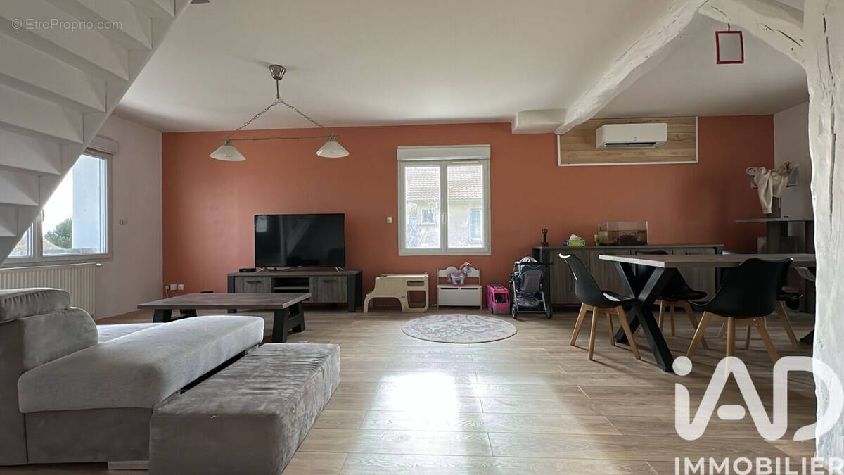 Photo 1 - Maison à CHATELLERAULT