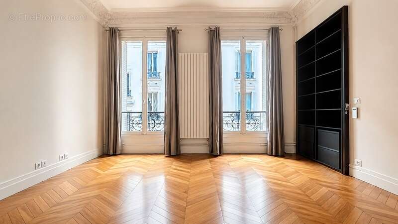 Appartement à PARIS-7E