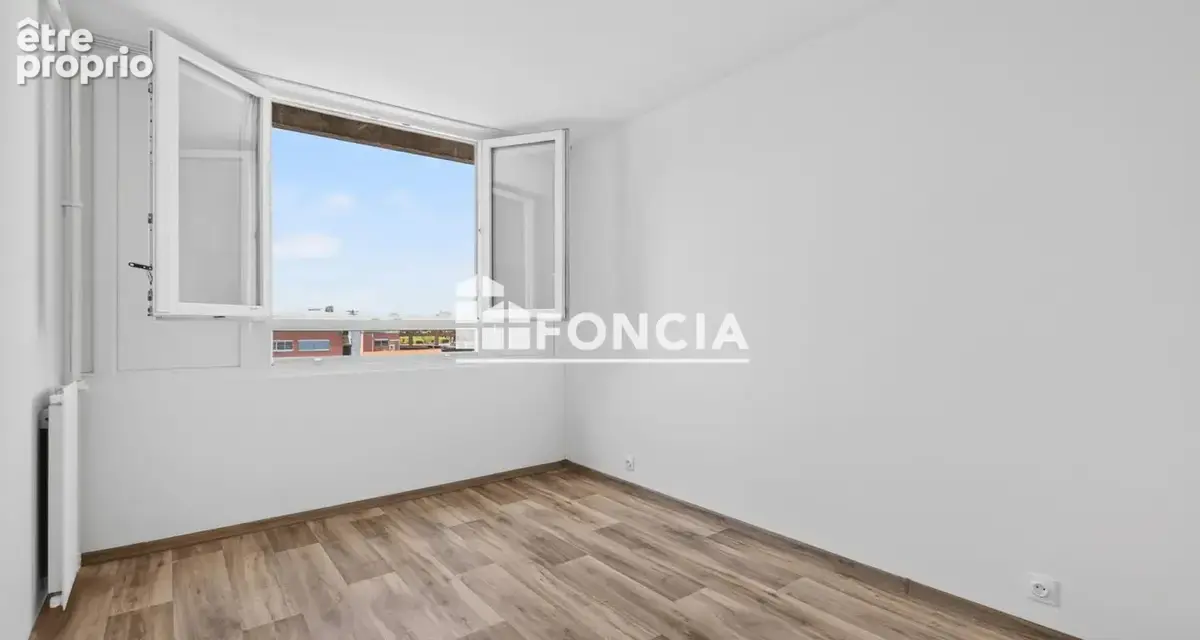 Opportunité : appartement T3 rénové avec balcon et parking, avenue Carnot à Trappes, aux portes de la gare - photo 5