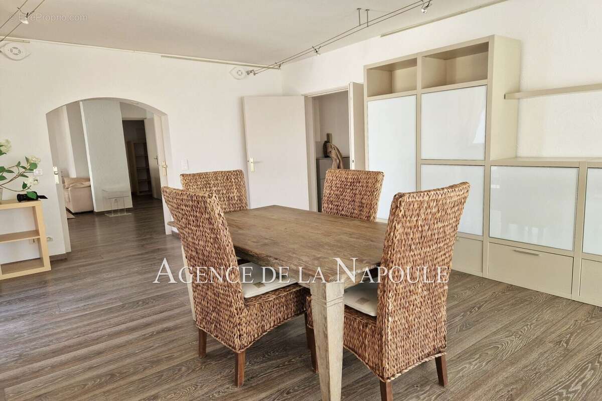 Appartement à MANDELIEU-LA-NAPOULE