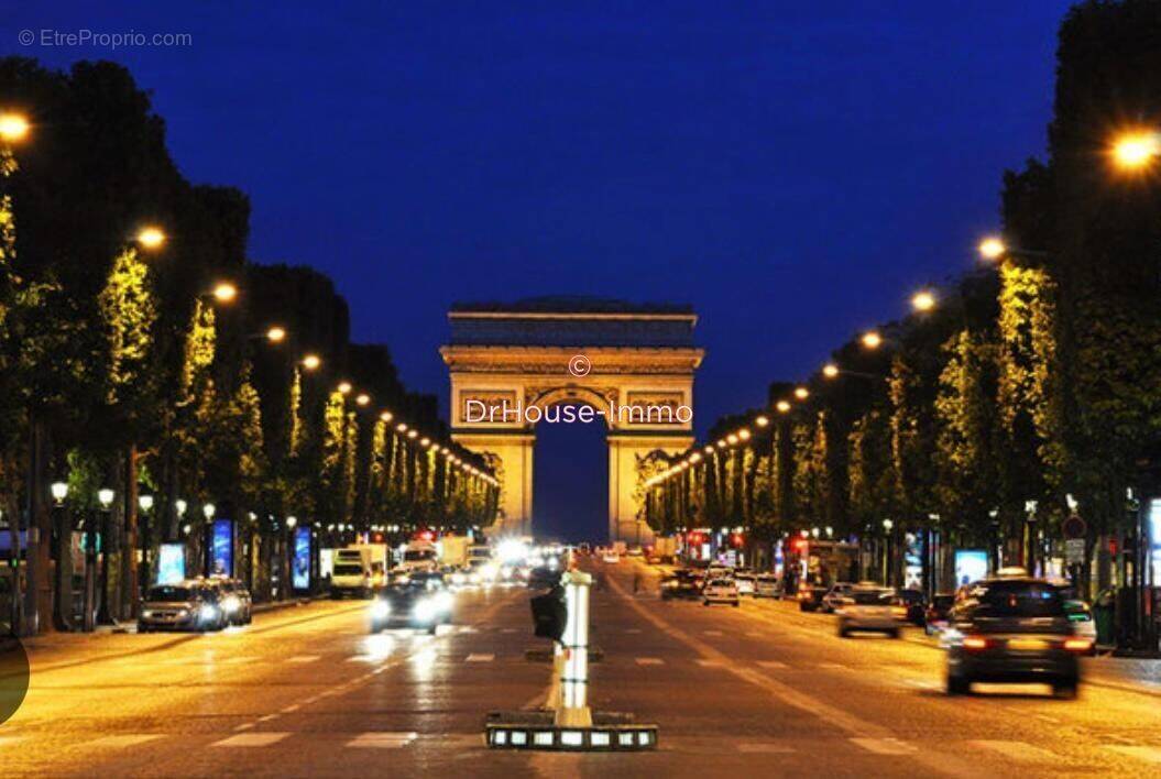 Appartement à PARIS-8E