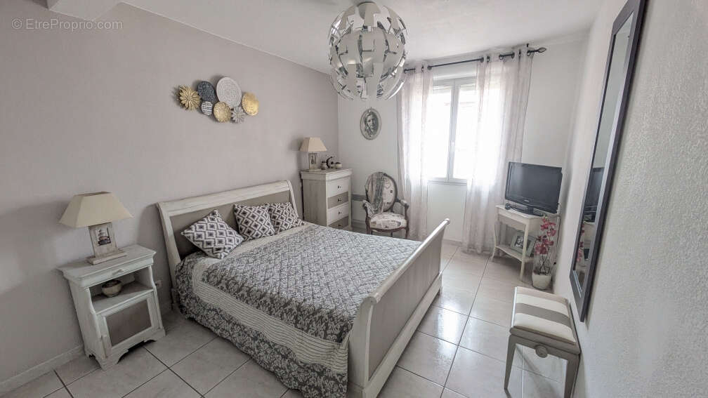 Appartement à SAINT-LAURENT-DE-LA-SALANQUE