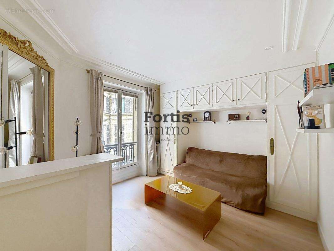 Appartement à PARIS-1E