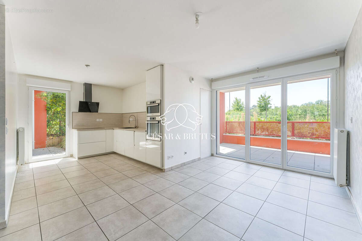 Appartement à MEYZIEU